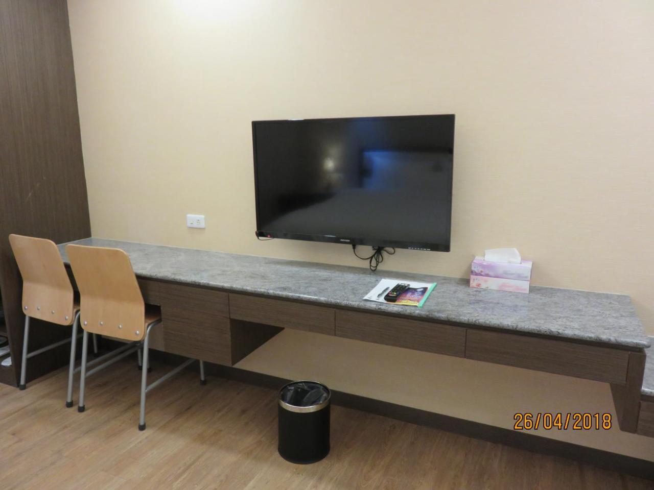 Mao Hua Motel Taichung Extérieur photo