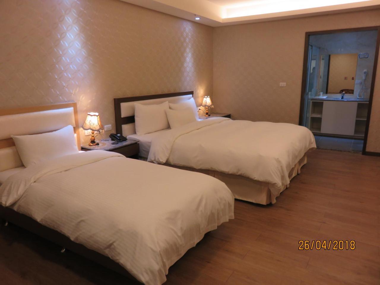 Mao Hua Motel Taichung Extérieur photo