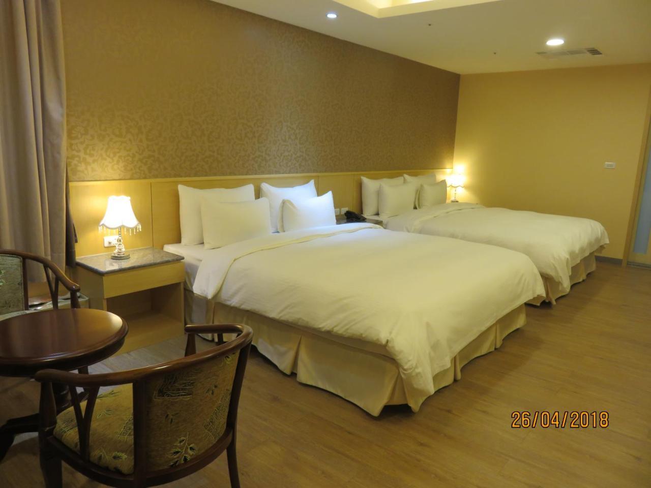 Mao Hua Motel Taichung Extérieur photo