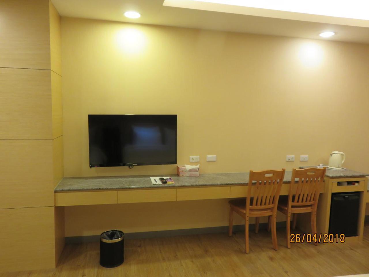 Mao Hua Motel Taichung Extérieur photo